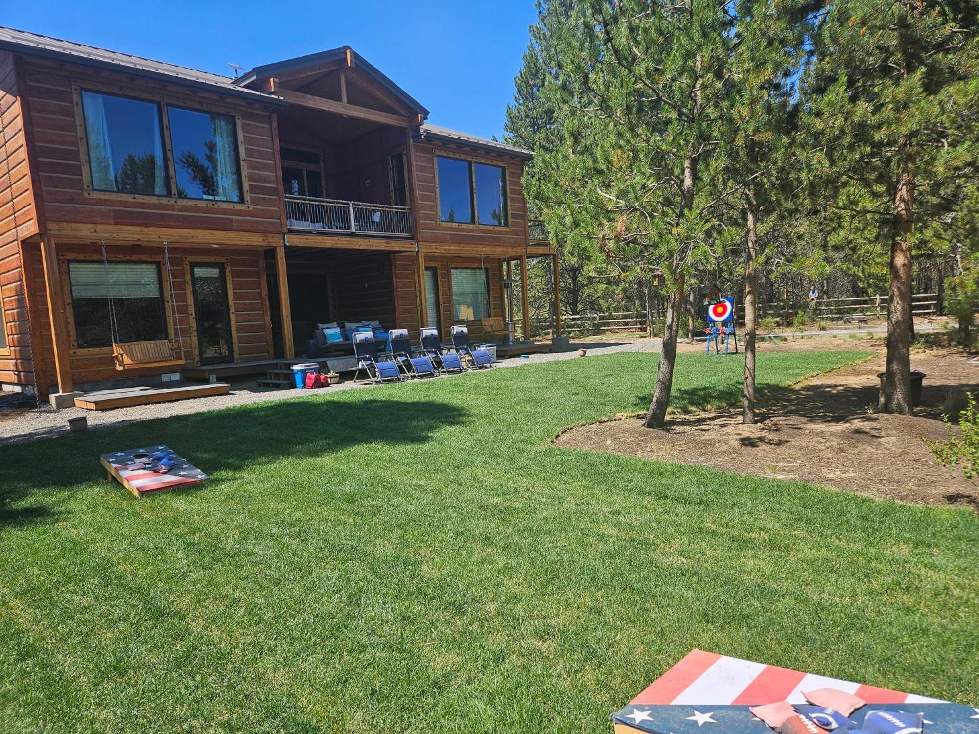 Beautiful Riverfront Near Mt Bachelor With Hot Tub Bend Kültér fotó