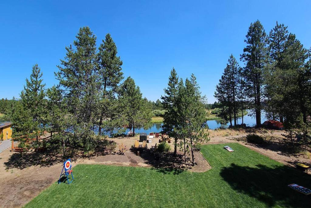 Beautiful Riverfront Near Mt Bachelor With Hot Tub Bend Kültér fotó