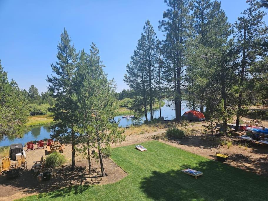 Beautiful Riverfront Near Mt Bachelor With Hot Tub Bend Kültér fotó
