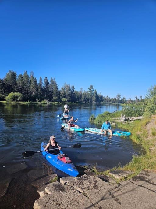 Beautiful Riverfront Near Mt Bachelor With Hot Tub Bend Kültér fotó