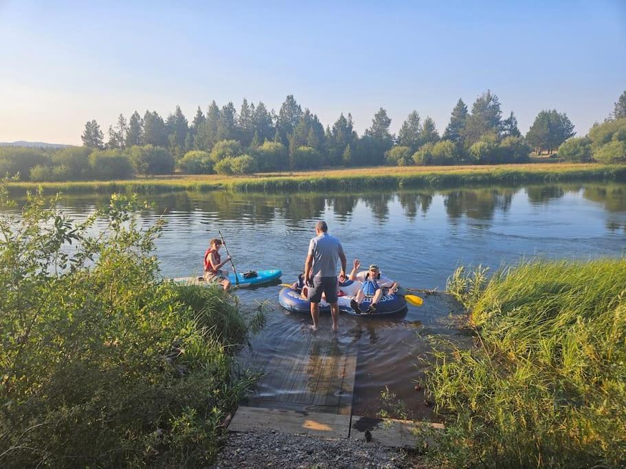 Beautiful Riverfront Near Mt Bachelor With Hot Tub Bend Kültér fotó