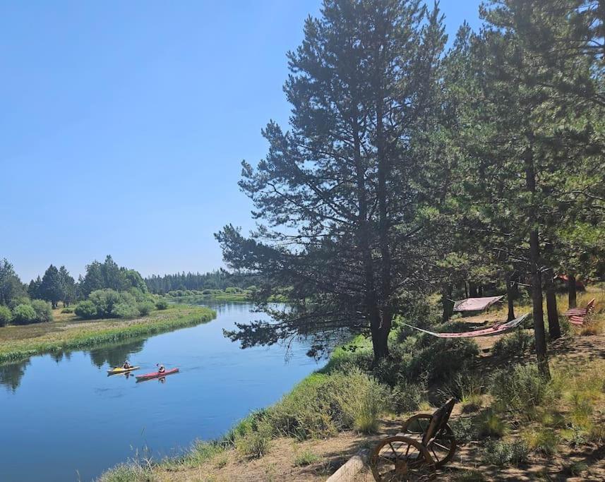 Beautiful Riverfront Near Mt Bachelor With Hot Tub Bend Kültér fotó