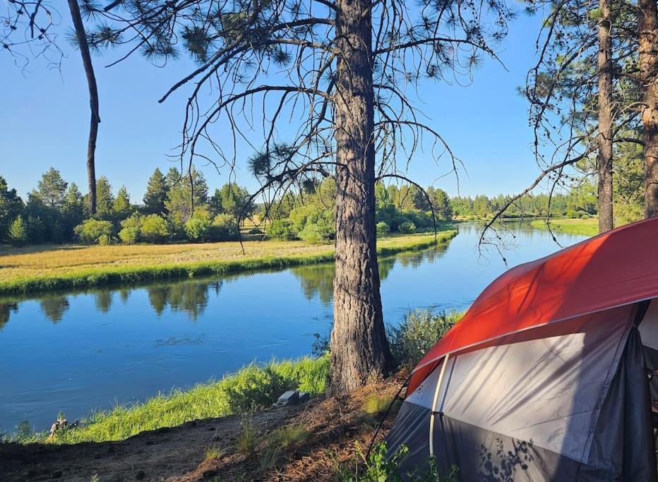 Beautiful Riverfront Near Mt Bachelor With Hot Tub Bend Kültér fotó